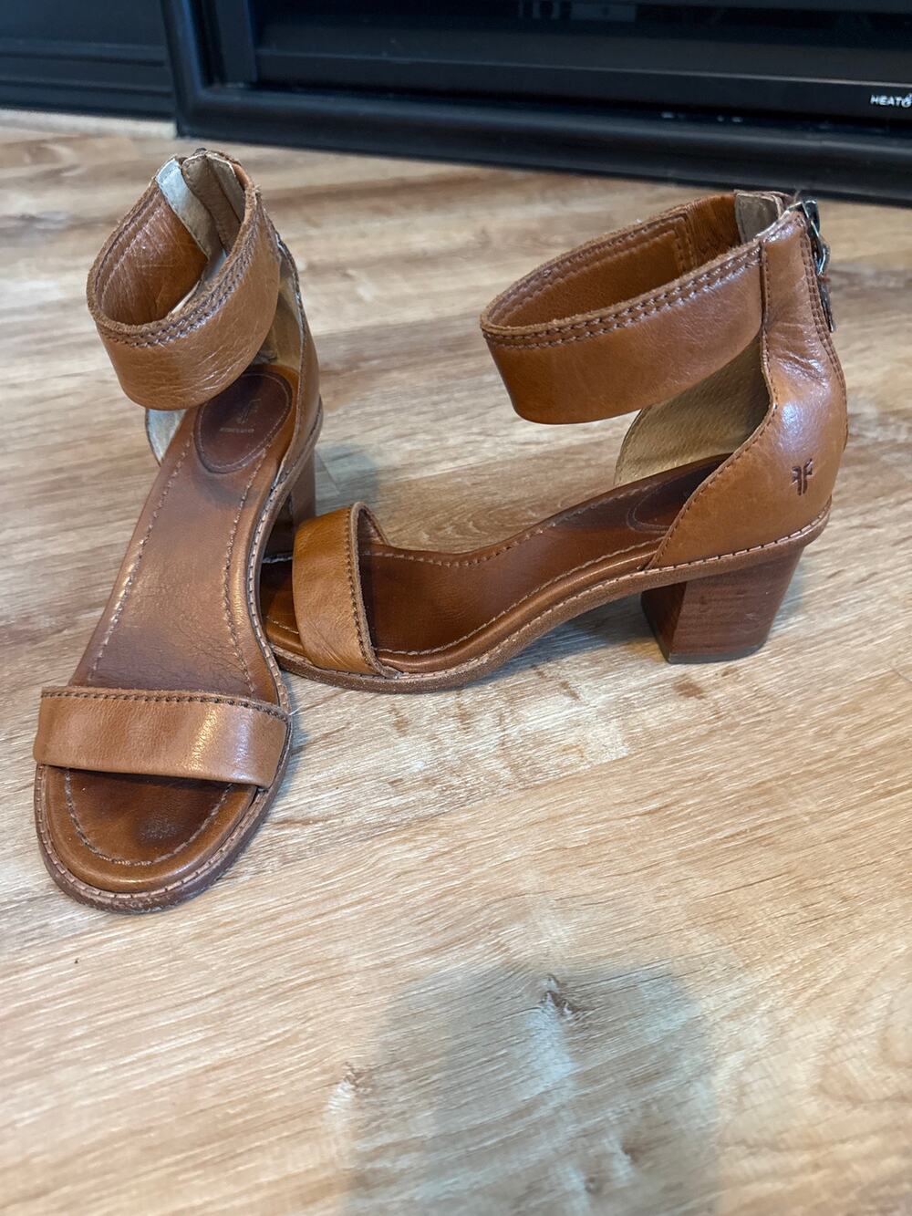 Frye Brielle Cognac Brown Leather Back Zip Block Heel Sandals Womens Size 8 M